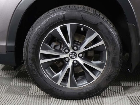 Used 2019 Toyota Highlander LE image 19