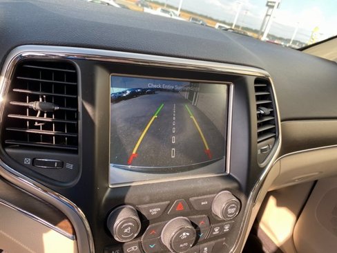 Used 2017 Jeep Grand Cherokee Limited image 23