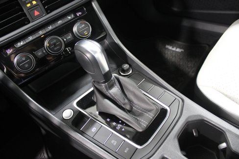 Used 2021 Volkswagen Jetta R-Line w/ R-Line Cold Weather Package image 17