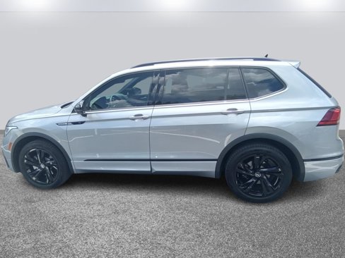 Used 2024 Volkswagen Tiguan SE R-Line image 6