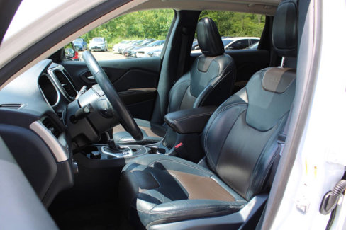 Used 2016 Jeep Cherokee Limited image 24