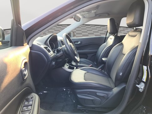 Used 2019 Jeep Compass Latitude image 12
