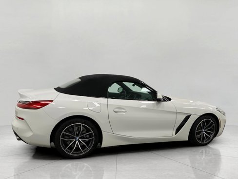 Certified 2022 BMW Z4 sDrive30i w/ Convenience Package image 2