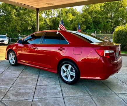 Used 2014 Toyota Camry SE image 2