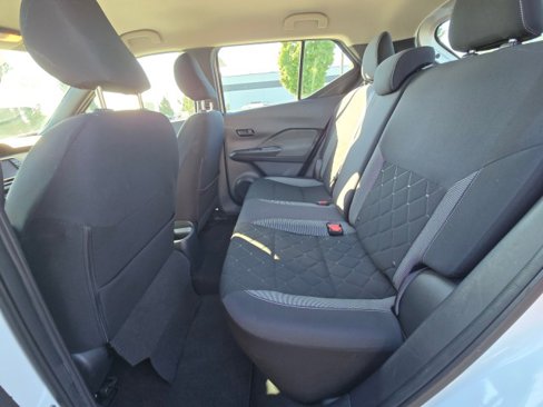 Used 2018 Nissan Kicks S image 18
