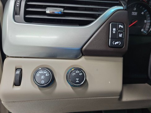 Used 2015 Chevrolet Suburban LTZ image 27