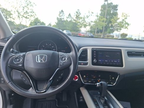 Used 2019 Honda HR-V Touring image 3
