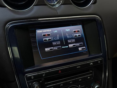 Used 2011 Jaguar XJ image 27