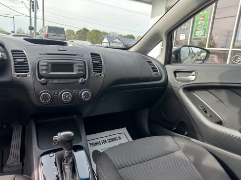 Used 2017 Kia Forte LX image 16
