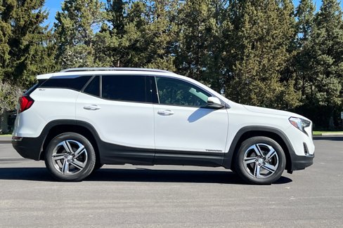 Used 2020 GMC Terrain SLT image 3