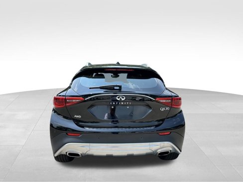 Used 2017 INFINITI QX30 Premium w/ Navigation Package image 8