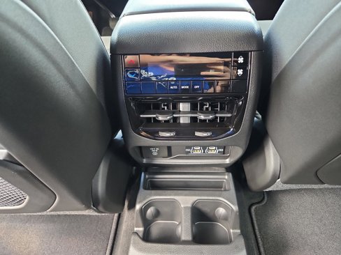 New 2025 Jeep Grand Cherokee L Laredo image 29