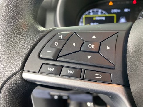 Used 2022 Nissan Kicks SV image 13