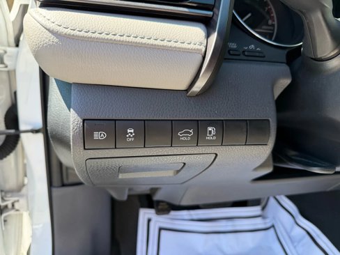 Used 2019 Toyota Camry SE image 8
