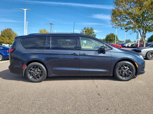 Used 2020 Chrysler Pacifica Touring-L image 2