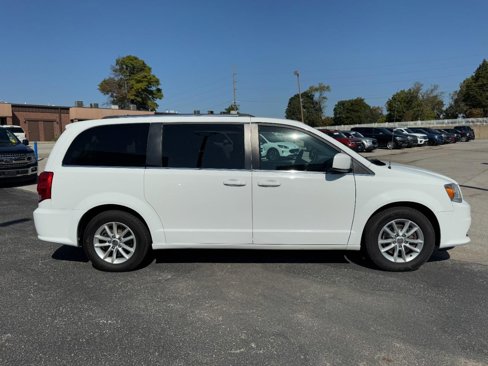 Used 2019 Dodge Grand Caravan SXT image 2