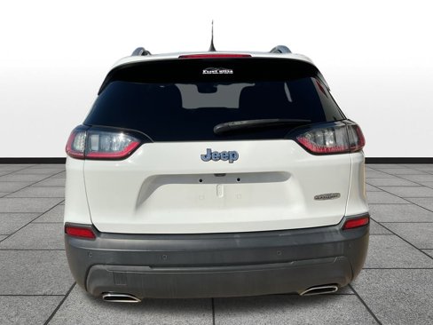 Used 2019 Jeep Cherokee Latitude Plus w/ Comfort/Convenience Group image 4