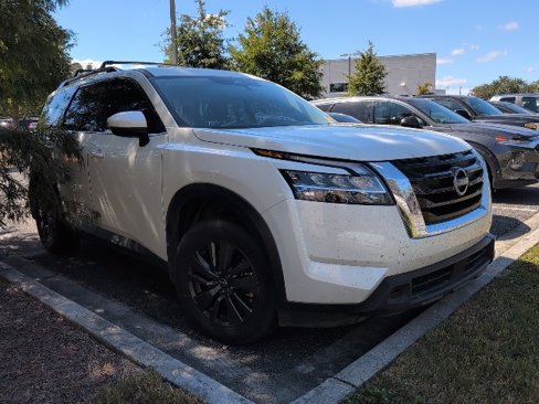 Used 2022 Nissan Pathfinder SV image 1