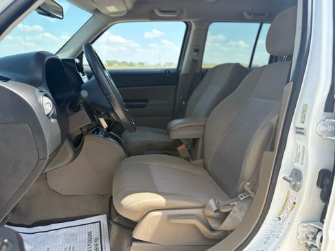 Used 2014 Jeep Patriot Latitude image 9