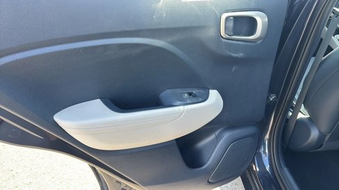 Used 2020 Hyundai Venue image 23