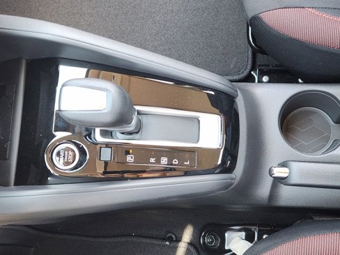New 2025 Nissan Versa SR image 18