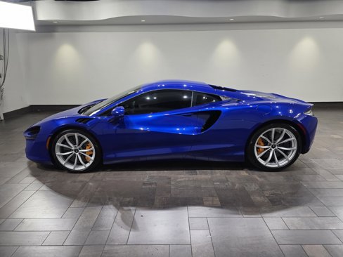 Used 2023 McLaren Artura image 3