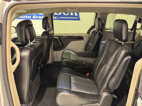 Used 2011 Chrysler Town & Country Limited w/ Trailer Tow Group image 28