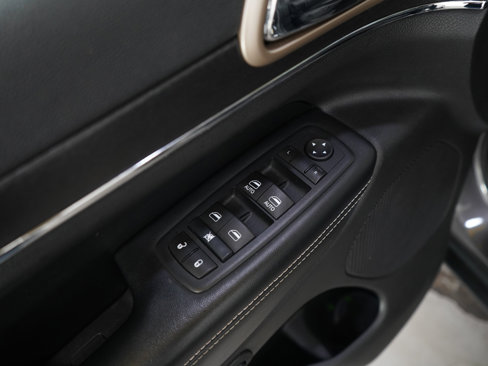 Used 2016 Jeep Grand Cherokee Limited w/ Luxury Group II image 19