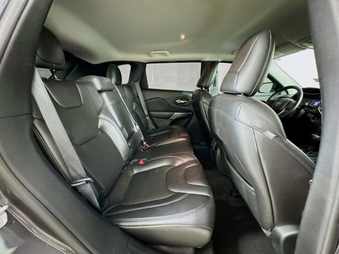 Used 2019 Jeep Cherokee Latitude Plus w/ Cold Weather Group image 30