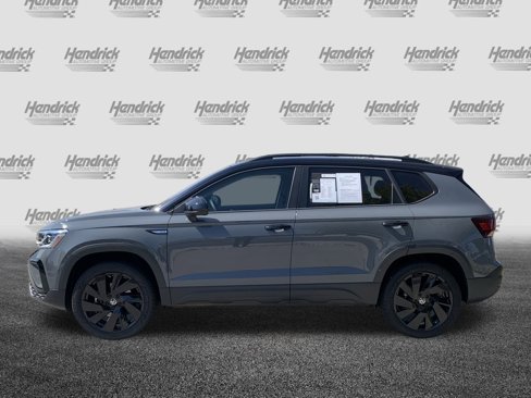 Used 2024 Volkswagen Taos SE image 7