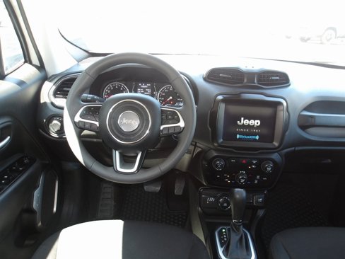 Used 2023 Jeep Renegade Latitude image 11