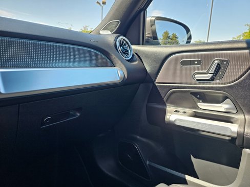 Used 2023 Mercedes-Benz GLB 250 4MATIC image 26