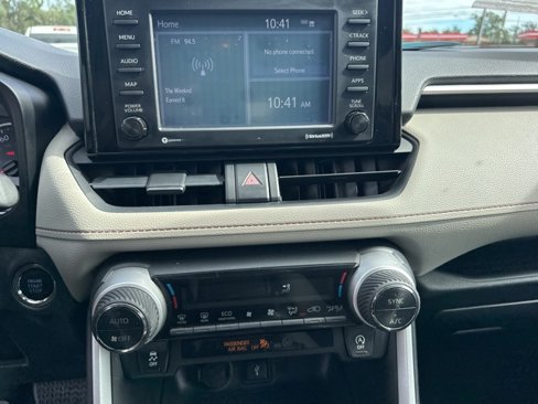 Used 2020 Toyota RAV4 XLE image 19