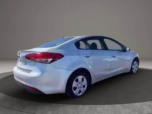 Used 2017 Kia Forte LX image 8