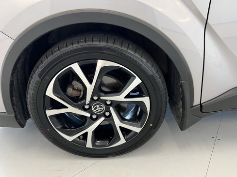 Used 2018 Toyota C-HR XLE image 41