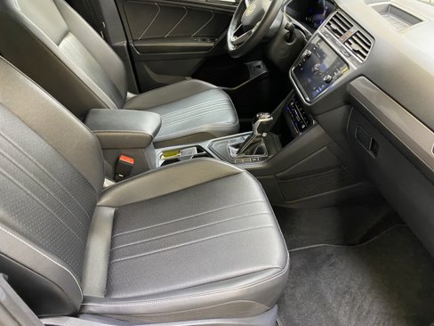 Used 2024 Volkswagen Tiguan SE image 24