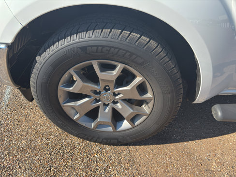 Used 2019 Nissan Frontier SL image 12