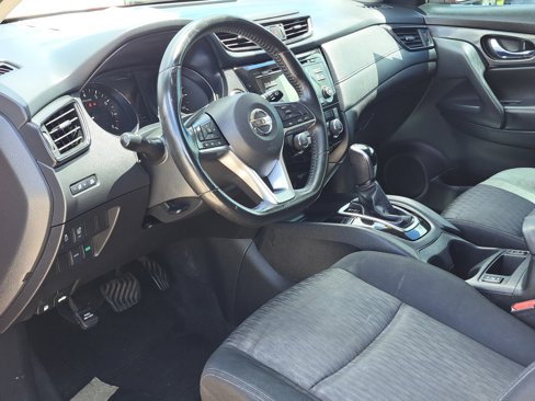 Used 2017 Nissan Rogue SV image 19