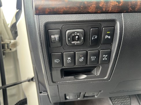Used 2014 Toyota Land Cruiser image 14