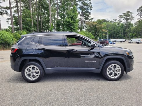 New 2025 Jeep Compass Latitude image 14