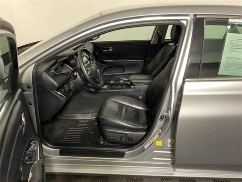 Used 2016 Toyota Avalon XLE image 19