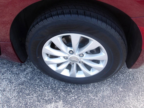 Used 2017 Chrysler Pacifica Touring-L image 5