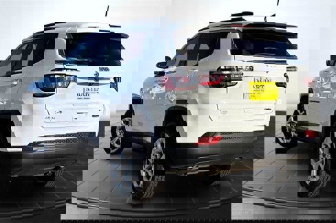 New 2025 Jeep Compass Latitude image 3