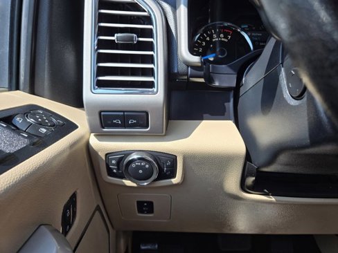 Used 2015 Ford F150 Lariat w/ Equipment Group 502A Luxury image 22