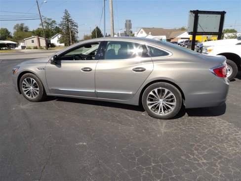 Used 2017 Buick LaCrosse Essence image 2