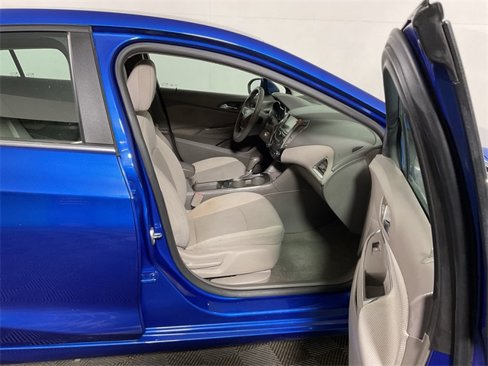 Used 2017 Chevrolet Cruze LT image 32