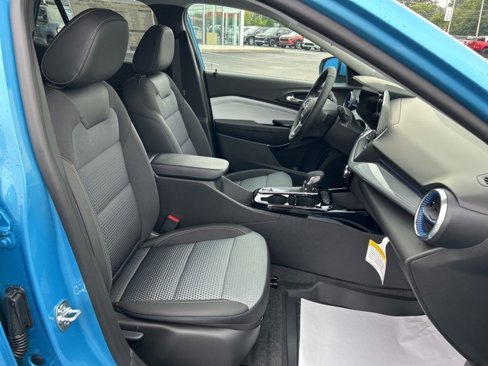 New 2025 Chevrolet Trax LT w/ LT Convenience Package image 8