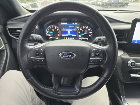 Used 2020 Ford Explorer XLT w/ Equipment Group 202A image 11
