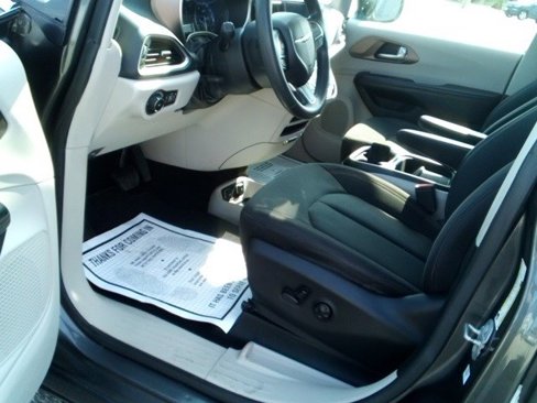 Used 2018 Chrysler Pacifica Touring Plus w/ Tire & Wheel Group image 10