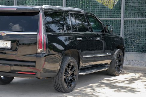 Used 2016 Cadillac Escalade Luxury image 12
